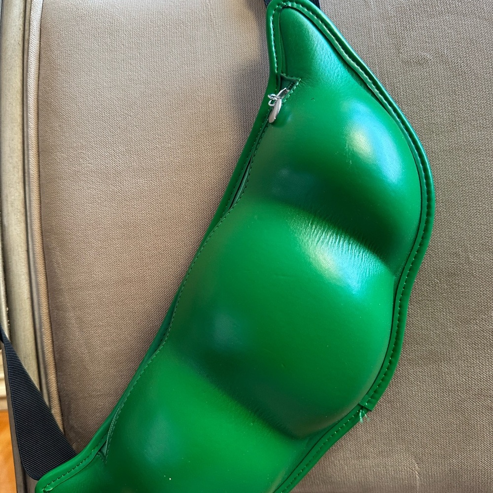 Sugar snap pea shaped Shoulder Bag